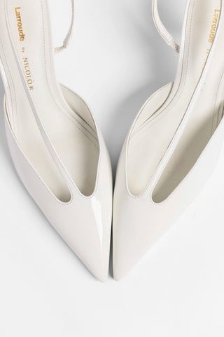 Larroudé by Nicolò B.: Slingback Lucia Couro Verniz Branco Larroudé x Nicolò Beretta