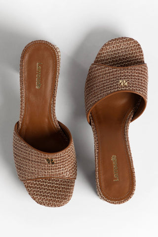 Mule Plataforma Dolly Low Ráfia Caramelo Larroudé