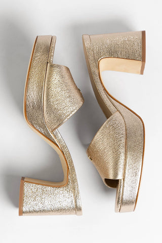 Mule Plataforma Dolly Low Couro Dourado Sandal Larroudé