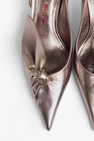 Larroudé by Bruno Frisoni: Scarpin Gigi Couro Champagne Pump Larroudé x Bruno Frisoni