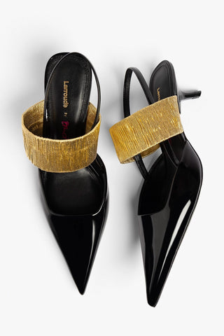 Larroudé by Bruno Frisoni: Slingback Babe Sling Couro Verniz Preto e Dourado Pump Larroudé x Bruno Frisoni