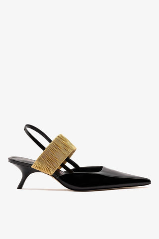 Larroudé by Bruno Frisoni: Slingback Babe Sling Couro Verniz Preto e Dourado Pump Larroudé x Bruno Frisoni