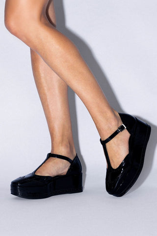 Sandália Flatform Luna Couro Verniz Preto Sandal Larroudé