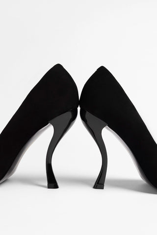Larroudé by Nicolò B.: Scarpin Inna Camurça Preto Pump Larroudé x Nicolò Beretta