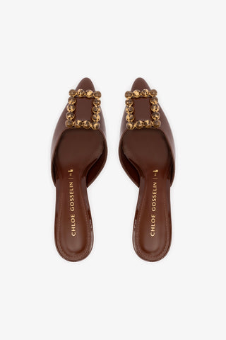 Chloe Gosselin by Studio Larroudé: Mule Ava Couro Marrom
