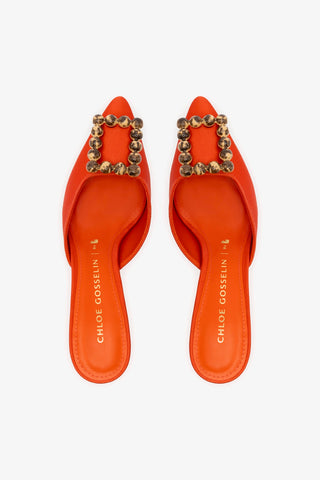 Chloe Gosselin by Studio Larroudé: Mule Ava Cetim Laranja