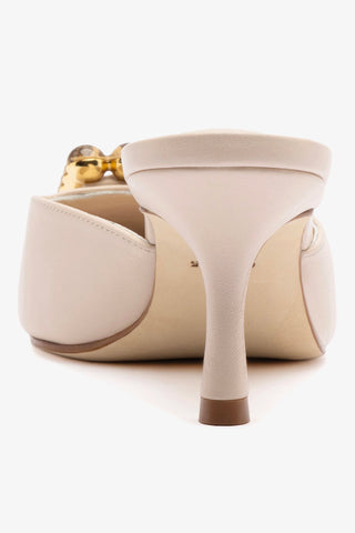 Chloe Gosselin by Studio Larroudé: Mule Ava Couro Off White