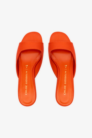 Chloe Gosselin by Studio Larroudé: Mule Anah Cetim Laranja
