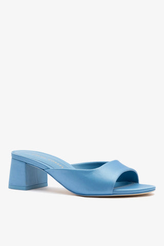 Chloe Gosselin by Studio Larroudé: Mule Anah Cetim Azul