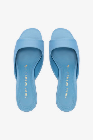 Chloe Gosselin by Studio Larroudé: Mule Anah Cetim Azul