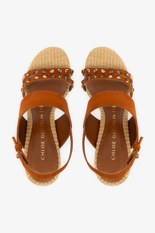 Chloe Gosselin by Studio Larroudé: Sandália Margot Couro Marrom e Ráfia Natural