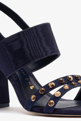 Chloe Gosselin by Studio Larroudé: Sandália Margot Cetim e Camurça Azul