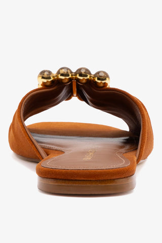 Chloe Gosselin by Studio Larroudé: Flat Nova Camurça Marrom