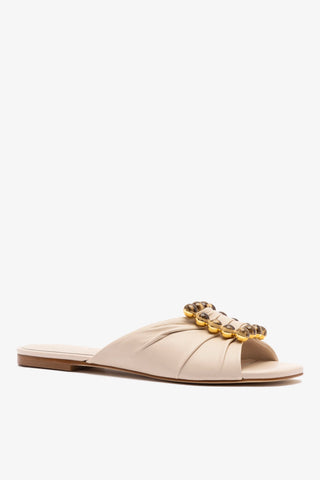 Chloe Gosselin by Studio Larroudé: Flat Nova Couro Off White