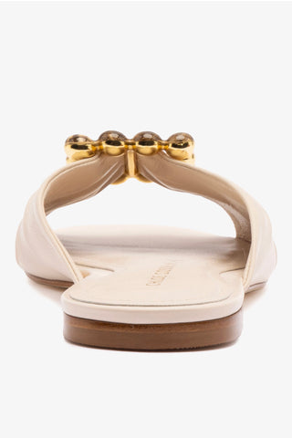 Chloe Gosselin by Studio Larroudé: Flat Nova Couro Off White