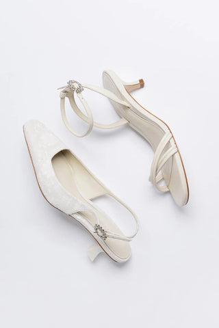 Larroudé x Markarian: Sandália Annie Mini Couro Off White Sandal Larroudé x Markarian