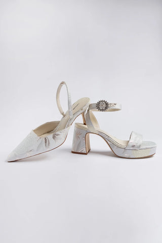 Larroudé x Markarian: Scarpin Brocado Off White Pump Larroudé x Markarian