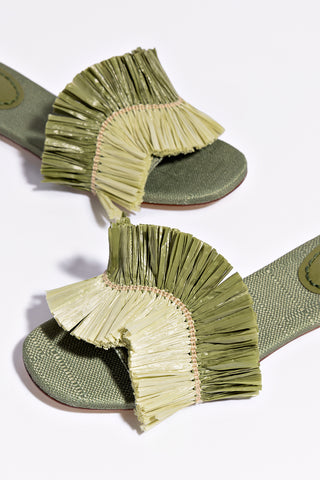 Ivy Fringe Flat In Seaweed Raffia