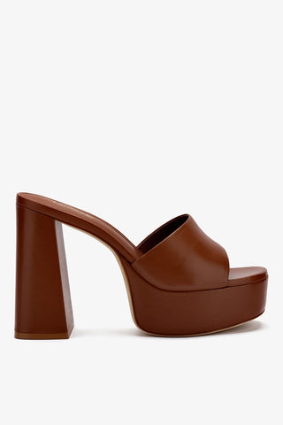 Mule Dolly Couro Caramelo