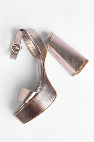 Sandália Plataforma Dolly Couro Dourado Sandal Larroudé