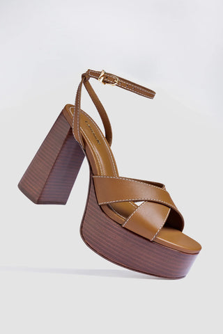 Sandália Dolly X Wood Couro Caramelo Womens - Shoes - Sandals Larroudé