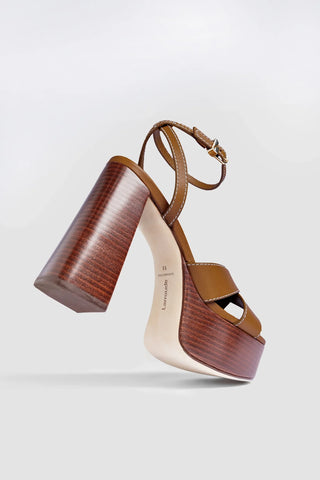 Sandália Dolly X Wood Couro Caramelo Womens - Shoes - Sandals Larroudé