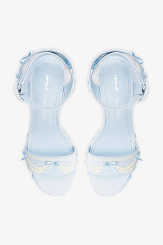 Larroudé x Tanner Fletcher: Sandália Dolly Cake&Lace Cetim Azul Sandal Larroudé x Tanner Fletcher
