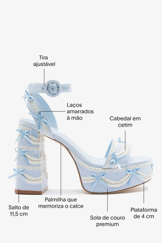 Larroudé x Tanner Fletcher: Sandália Dolly Cake&Lace Cetim Azul Sandal Larroudé x Tanner Fletcher