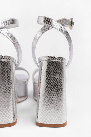 Sandália Plataforma Dolly Couro Cobra Prateado Sandal Larroudé