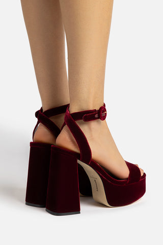 Sandália Dolly Veludo Vinho Sandal Larroudé