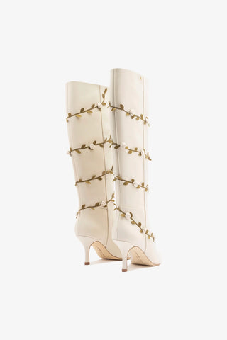 Larroudé x Tanner Fletcher: Bota Kate Mid Rose Vines Couro Off White Boot Larroudé x Tanner Fletcher