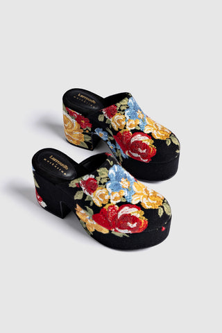 Larroudé x Markarian: Mule Clog Plataforma Miso Lã Preto e Bordado Floral
