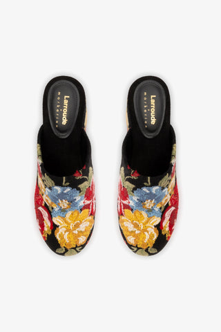 Larroudé x Markarian: Mule Clog Plataforma Miso Lã Preto e Bordado Floral