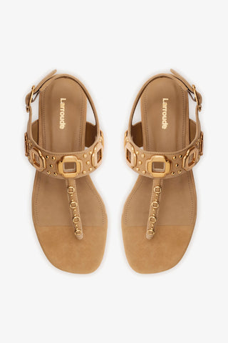 Sandália Flat Milan Camurça Caramelo e Tachas Dourado