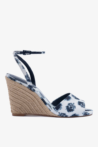 Larroudé x Jonathan Cohen: Sandália Anabela Yves Linho Estampado Branco e Azul