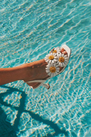 Sandália Fiore Couro Off White Sandal Larroudé