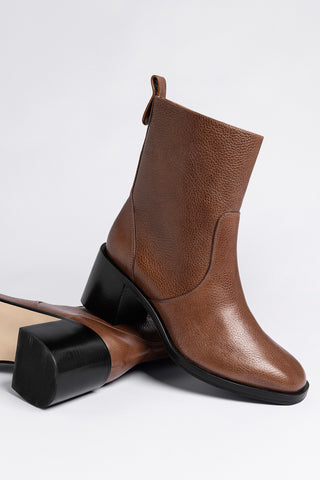 Bota Ricky Mini Couro Marrom Boot Larroudé