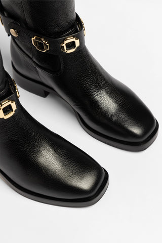 Bota Flat Milan Couro Preto Boot Larroudé
