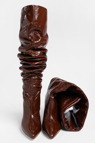 Bota Slouch Cindy Couro Verniz Marrom Boot Larroudé