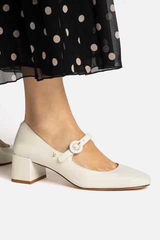Scarpin Salto Bloco Blair Couro Verniz Off White
