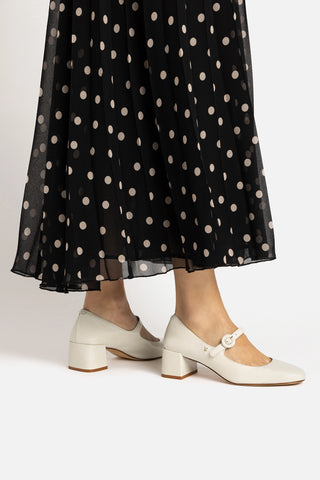 Scarpin Salto Bloco Blair Couro Verniz Off White