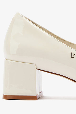 Scarpin Salto Bloco Blair Couro Verniz Off White