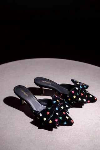 Mule Elle Mini Veludo Preto e Bordado Floral