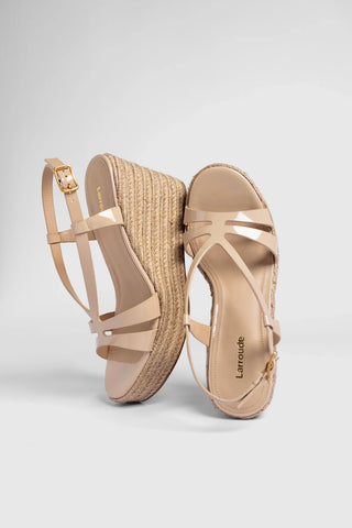 Sandália Espadrille Daphne Couro Verniz Bege Sandal Larroudé