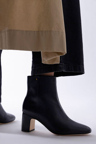Bota Gloria Couro Preto Boot Larroudé