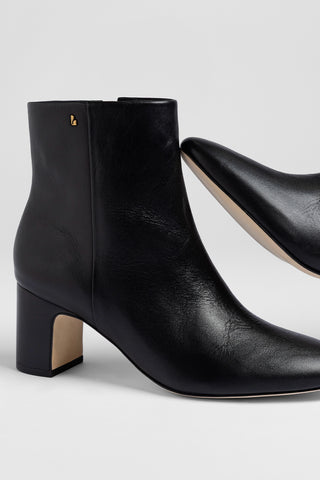Bota Gloria Couro Preto Boot Larroudé