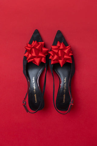 Larroudé x Angelica Hicks: Slingback Bow Seda Preto e Cetim Vermelho
