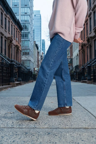 Tênis Stella Macramê Couro e Camurça Marrom Sneaker Larroudé