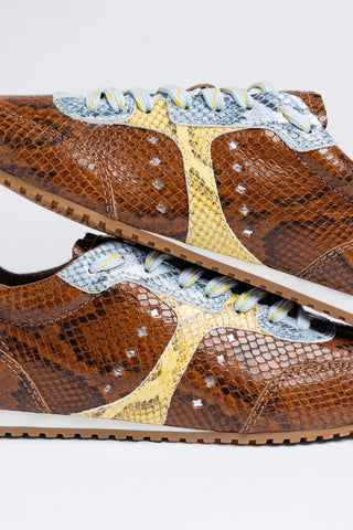 Tênis Stella Couro Cobra Marrom Sneaker Larroudé