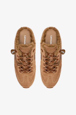 Mule Stella Camurça Caramelo Couro Marrom e Lã Natural